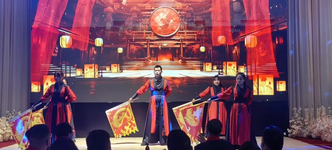 千淘万漉虽辛苦 · 吹尽狂沙始到金 | k8凯发(中国)集团2024年终盛典圆满举办！